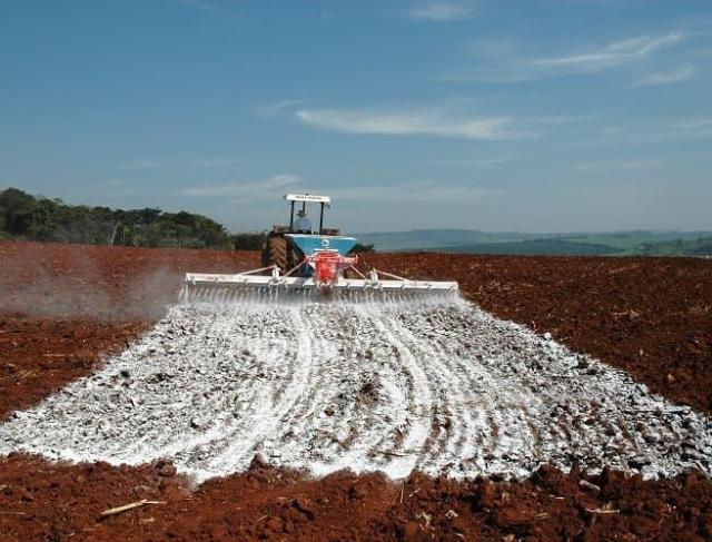 Calcário Agrícola: O Guia Completo para Aumentar a Produtividade da Sua Lavoura